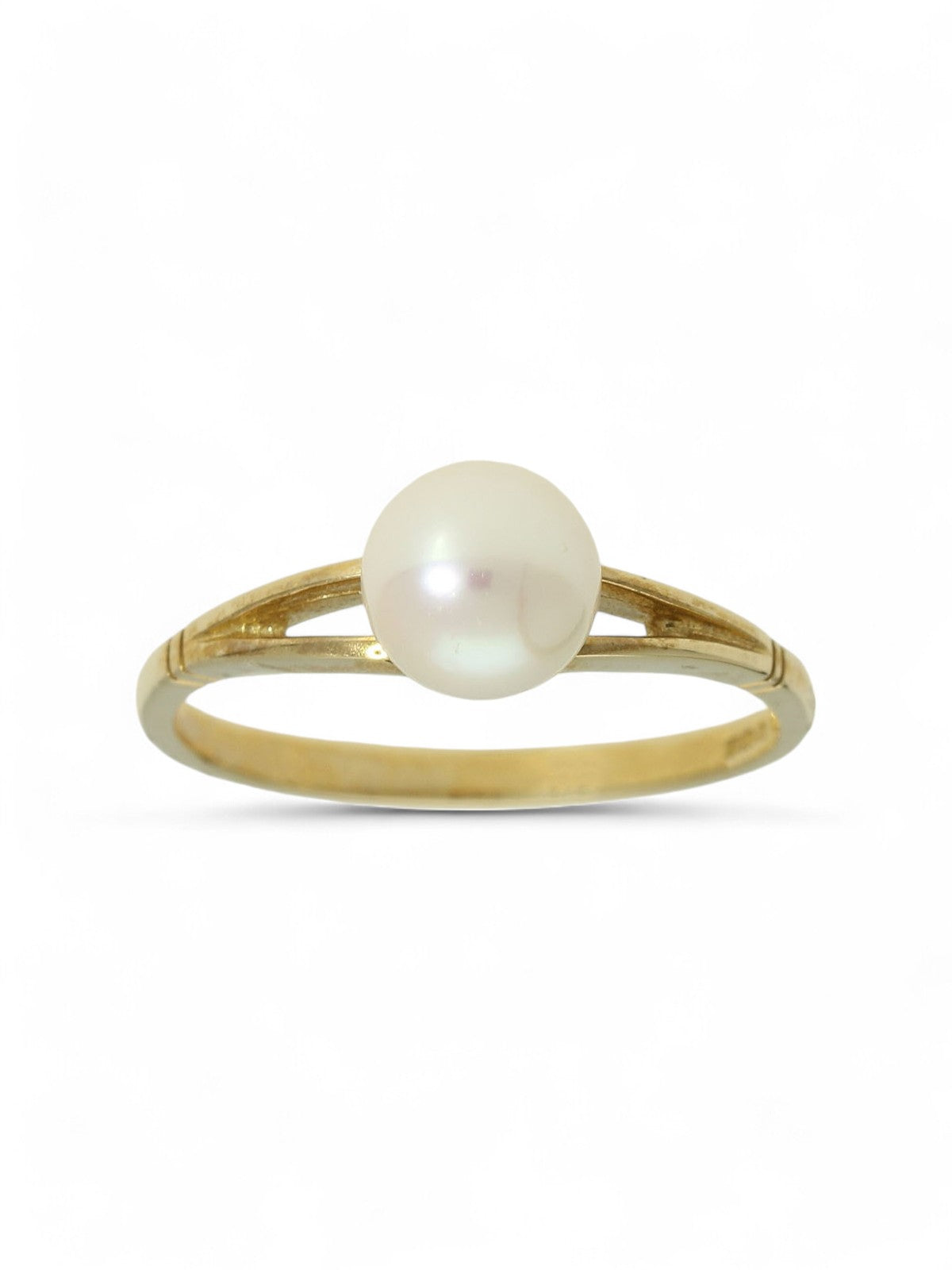 White Cultured Pearl Ring in 9ct Yellow Gold