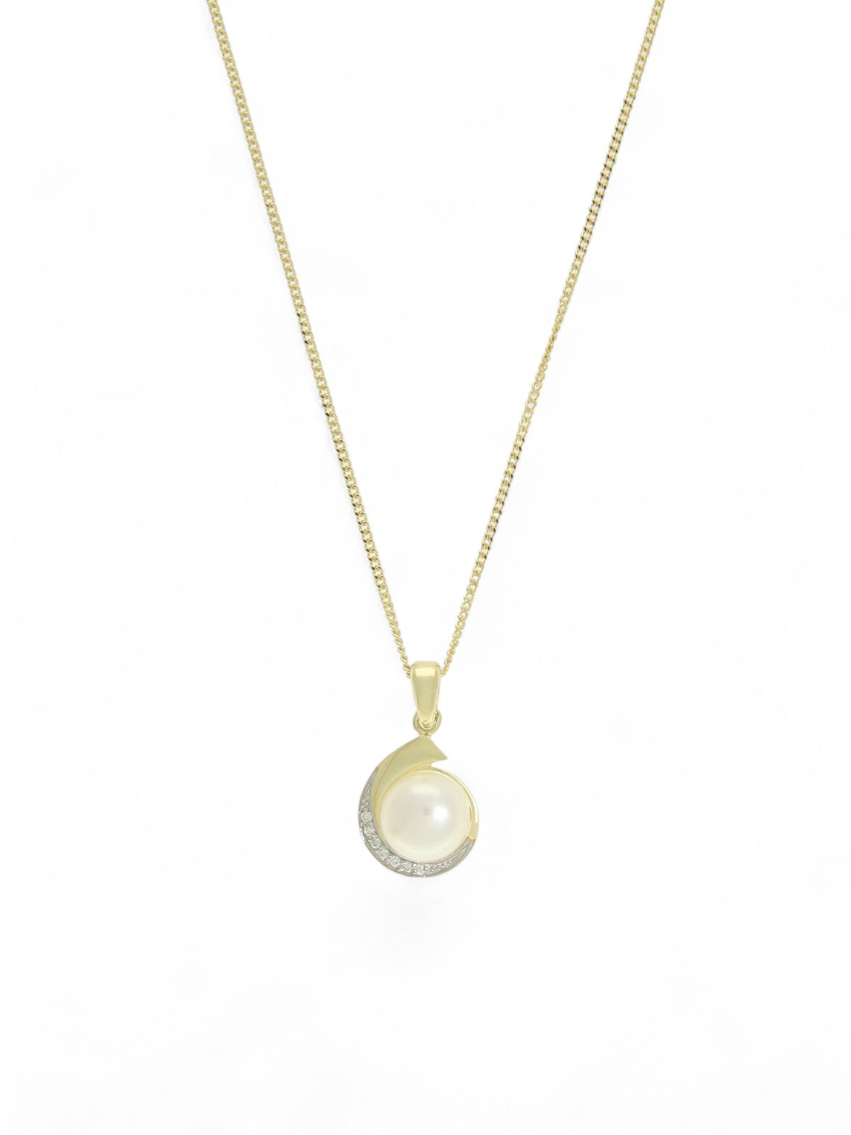 Pearl & Diamond Pendant Necklace in 9ct Yellow Gold