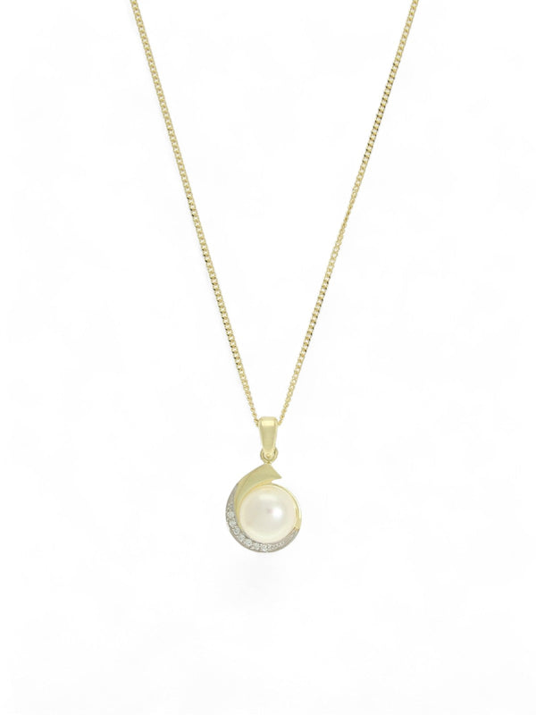 Pearl & Diamond Pendant Necklace in 9ct Yellow Gold