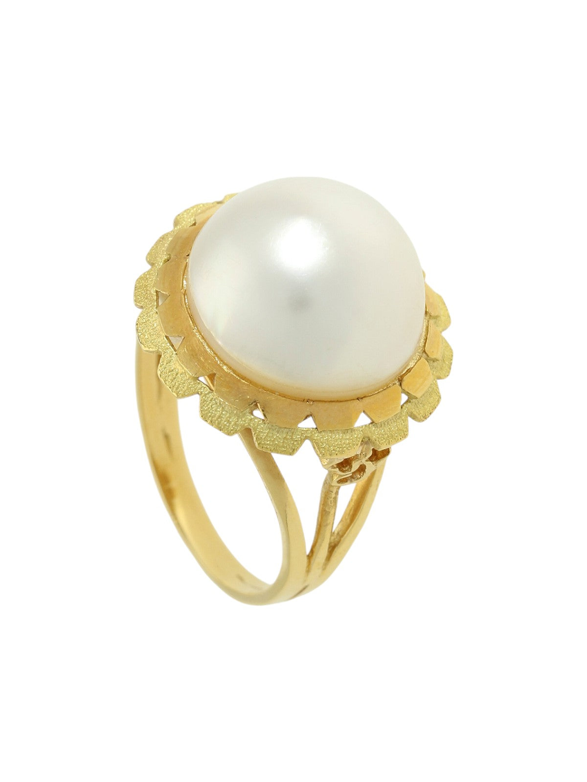 Pre Owned Mabe Pearl Dress Ring in Yellow Gold