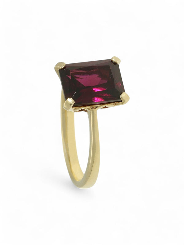 Pre Owned Garnet Dress Ring in 9ct Yellow Gold