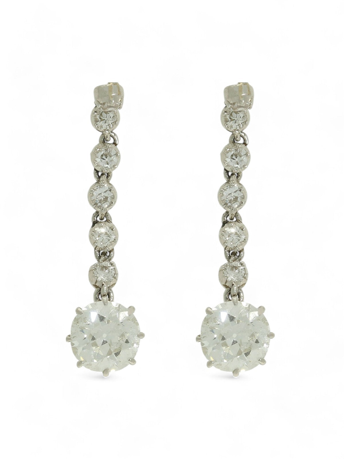 Pre Owned Diamond Drop Earrings in Platinum