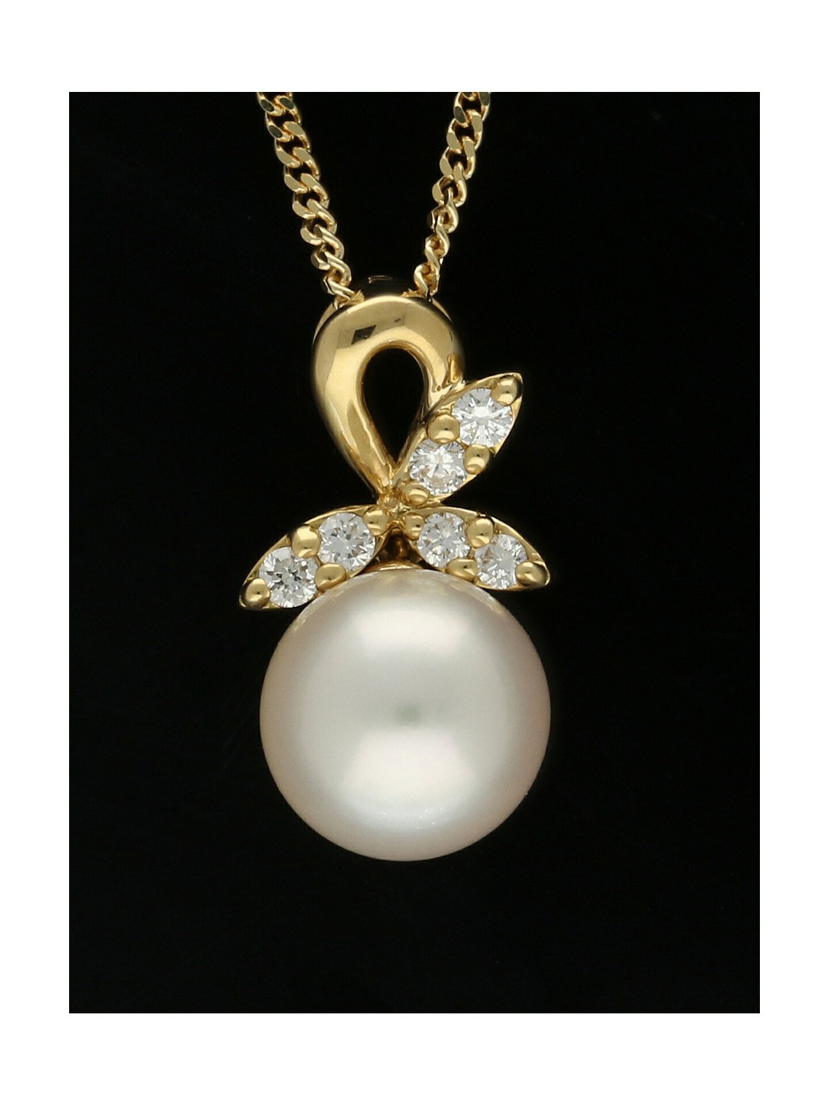 Cultured Pearl and Diamond Pendant Necklace in 18ct Yellow Gold