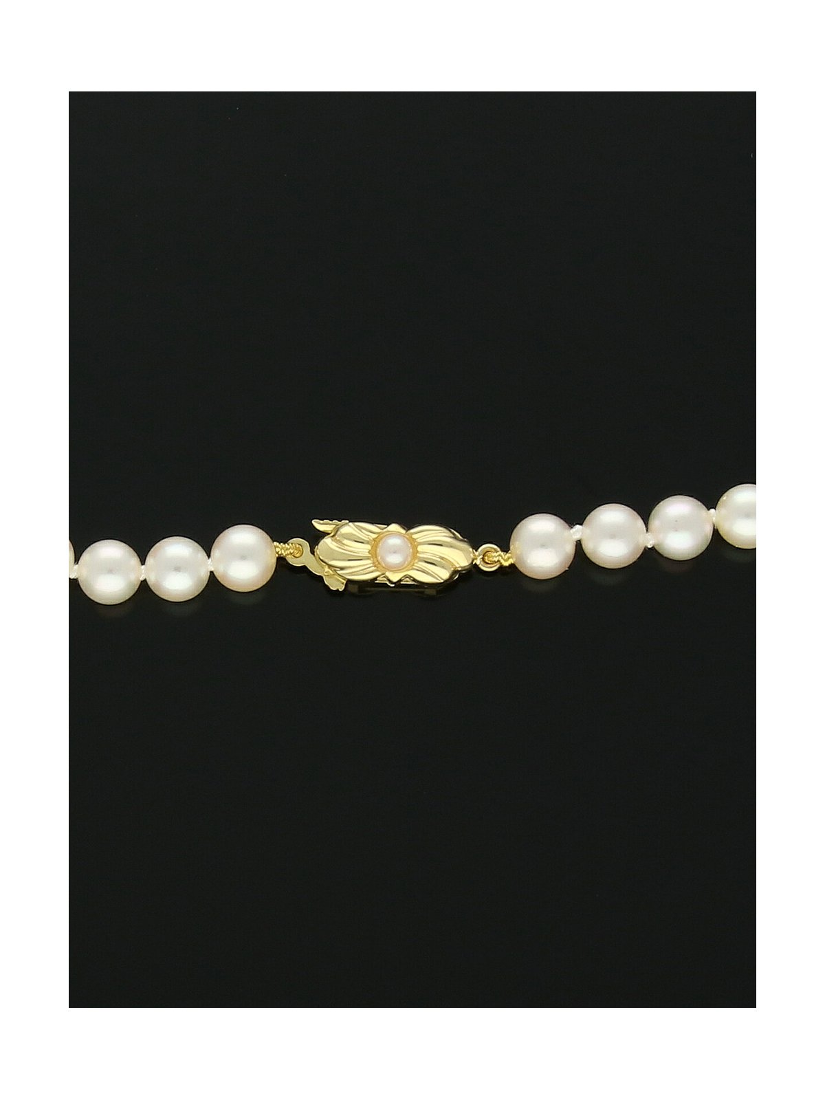 Single Row Cultured Pearl necklace in 9ct Yellow Gold