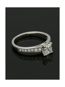 Pre Owned Diamond Solitaire Ring in Platinum with Diamond Set Shoulders