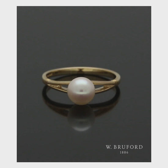 White Cultured Pearl Ring in 9ct Yellow Gold